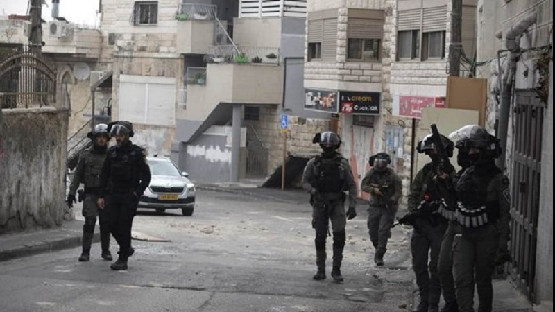Iranpress: مواجهات واعتقالات واسعة في مناطق متفرقة بالضفة وسط اشتباكات مسلحة
