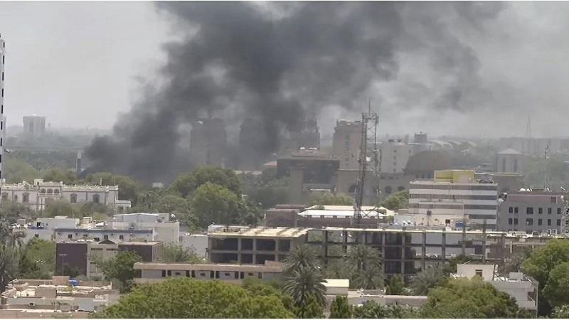 Iranpress: تجدد الاشتباكات في الخرطوم بين الجيش السوداني وقوات الدعم السريع