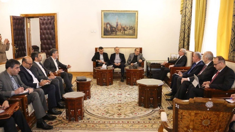 Iranpress: كبير مستشاري وزير الخارجية یناقش مع مسؤول روسي أحدث التطورات في سوريا والمنطقة