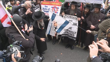 يوم القدس العالمي في لندن.. الحاخامات يحرقون العلم الإسرائيلي