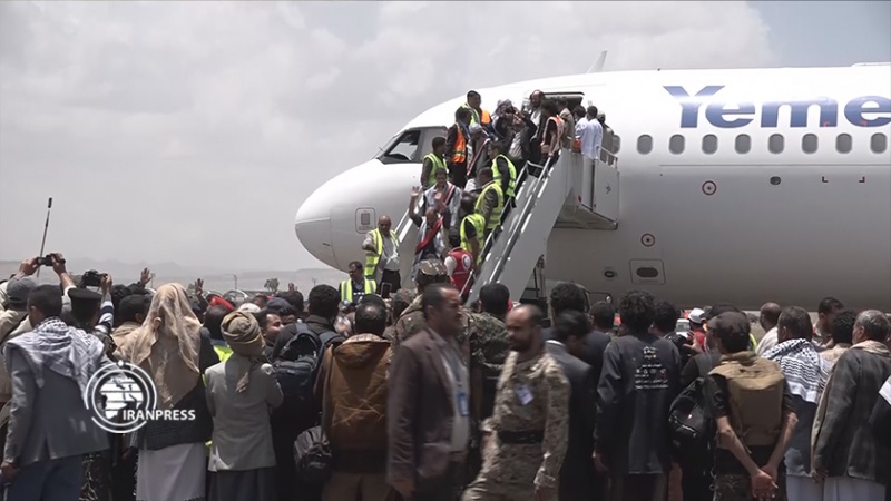 Iranpress: قدوم أسرى يمنيين إلى صنعاء بمبادرة من حكومة الإنقاذ الوطني