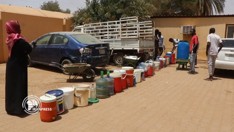 Iranpress: استمرار الاشتباكات في السودان ونقص الماء والكهرباء والمواد الغذائية