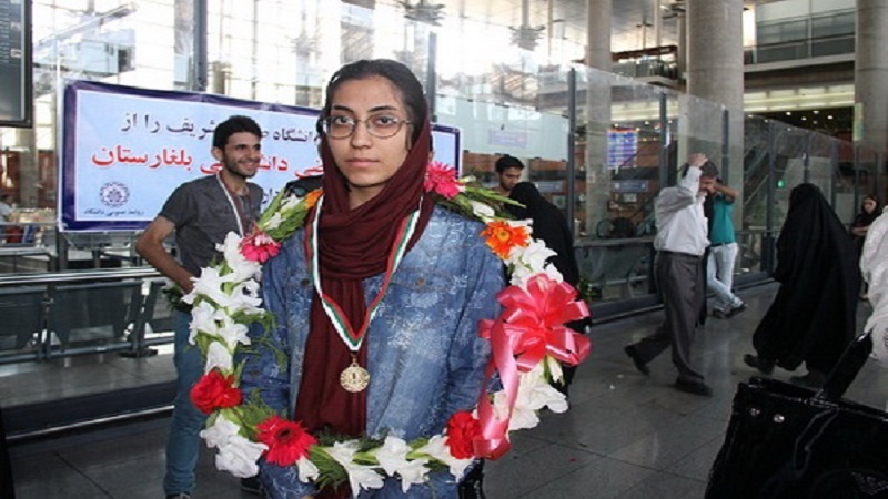 Iranpress: فتاة إيرانية تفوز بشهادة الدكتوراه في الرياضيات البحتة من جامعة هارفارد 