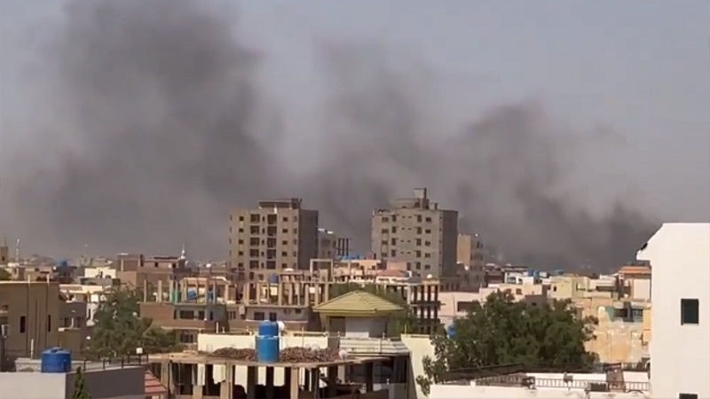Iranpress: اشتباكات بين الجيش وقوات الدعم السريع في الخرطوم