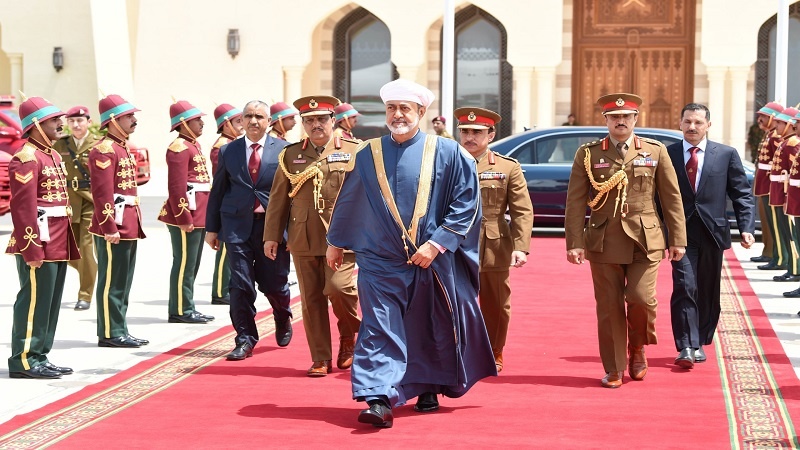 Iranpress: جلالة سلطان عمان يتوجه إلى إيران