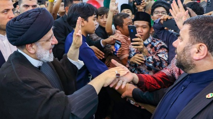 الرئيس رئيسي يلتقي المواطنين الشيعة في إندونيسيا