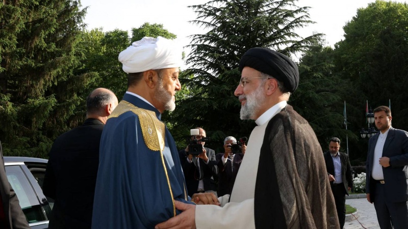 ایران برس: الشعب الإيراني يعتبر زيارة سلطان عمان إلى طهران بشارة خير