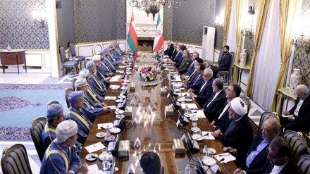 رئيسي: تم تطوير العلاقات الإيرانية العمانية