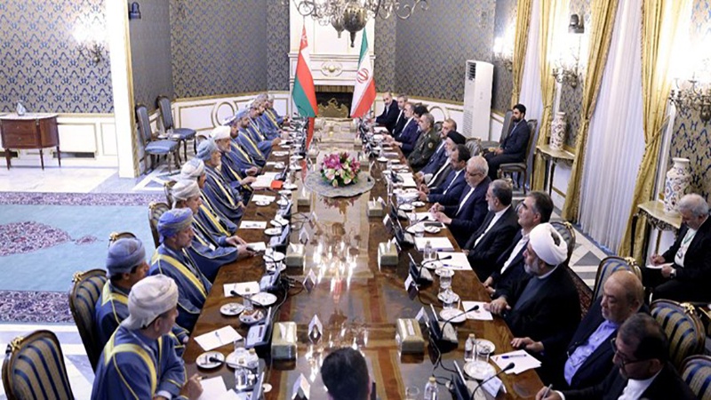 Iranpress: رئيسي: تم تطوير العلاقات الإيرانية العمانية