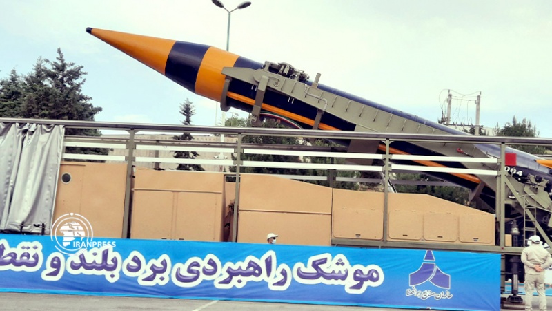 ببینید: رونمایی از موشک راهبردیِ برد بلند و نقطه زن خرمشهر 4 به روایت تصویر