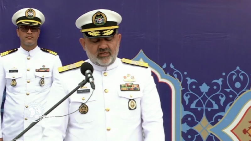 Iranpress: قائد القوة البحرية للجيش:قواتنا البواسل في الجيش قد بلغوا قمة الثقة بالنفس