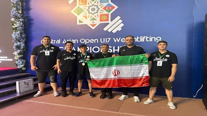 Iranpress: رباع إيراني يحصد ميدالية ذهبية في منافسات رفع الاثقال في أوزبکستان 