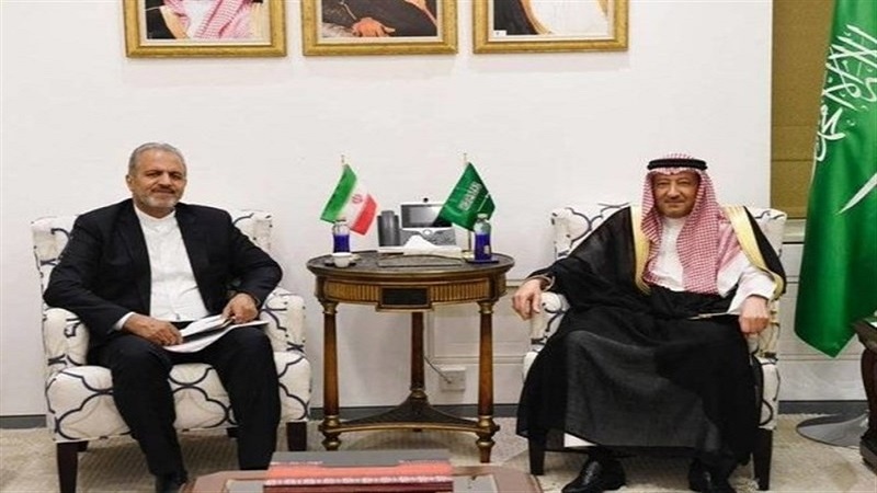 Iranpress: مساعد الشؤون القنصلية بوزارة الخارجية يلتقي مساعد وزير الخارجية السعودي