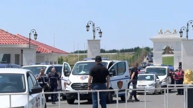 Iranpress: الشرطة الألبانية تعيد تفتيش مقر زمرة المنافقين الإرهابية