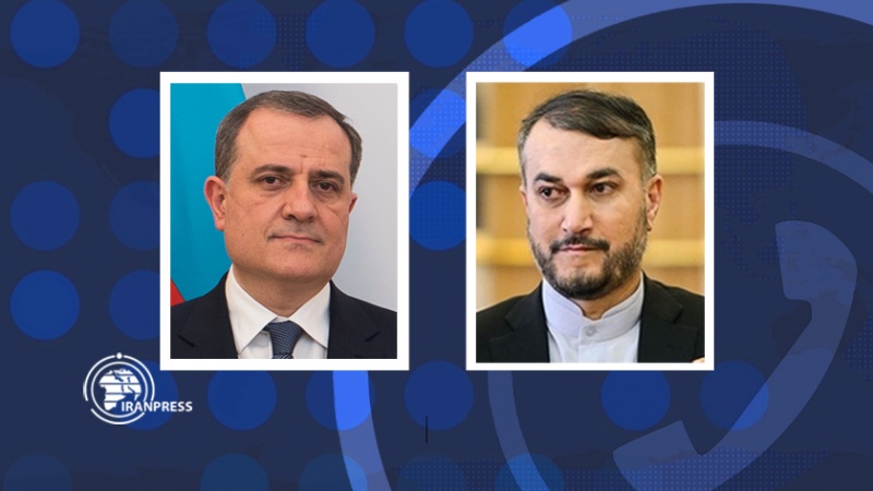 Iranpress: اتصال هاتفي بين وزيري الخارجية الإيراني والأذربيجاني