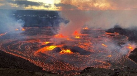 بالصور.. ثوران بركان كيلاويا في هاواي