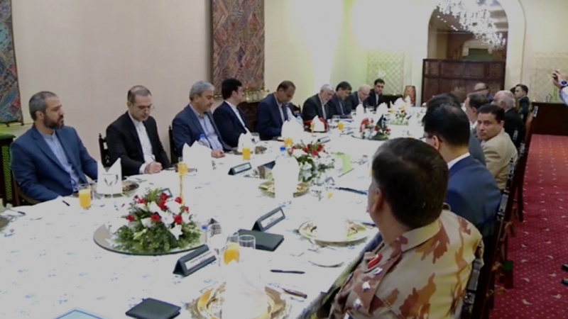 Iranpress: انطلاق اجتماعات اللجنة الأمنية الخاصة بين إيران وباكستان