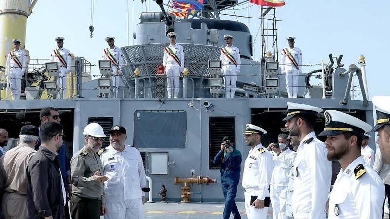 Iranpress: وزير الدفاع الإيراني: البحر خط الدفاع الأول في مواجهة الأعداء