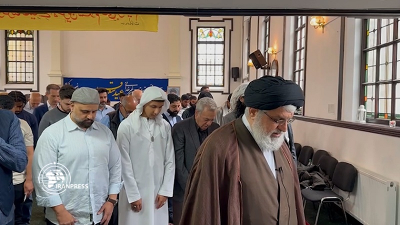 Iranpress: المسلمون في لندن يؤدون صلاة عيد الأضحى المبارك