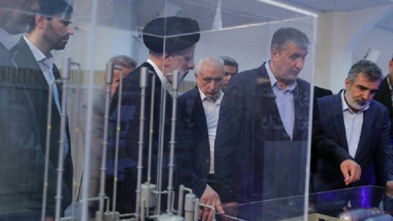 Iranpress: رئيسي: نجاح الصناعة النووية الإيرانية رغم العقوبات نموذج لباقي الصناعات
