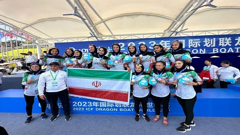 Iranpress: 5 ميداليات ملونة.. حصيلة المنتخب الإيراني في كأس الصين الدولية لقوارب التنين 