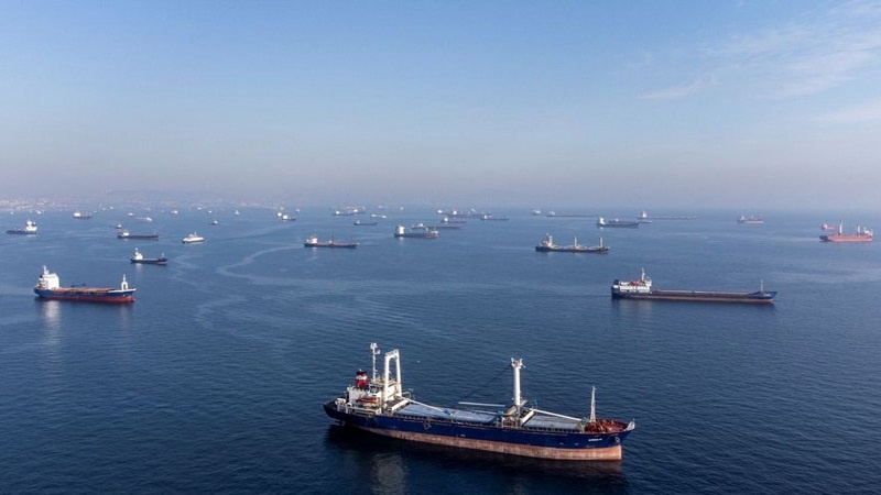 Iranpress: روسيا: السفن المتجهة إلى موانئ أوكرانيا ستعامل على أنها تنقل معدات عسكرية