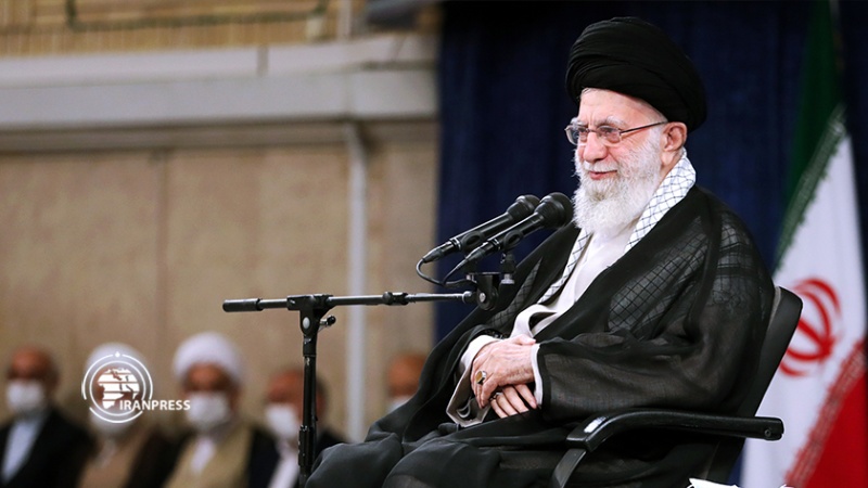 Iranpress: قائد الثورة الإسلامية : يجب أن يكون جيل اليافعين والشباب مركز الاهتمام للتبليغ الإبداعي