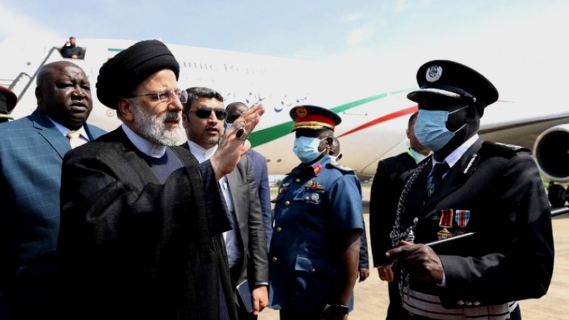 Iranpress: رئيسي يعرب عن استعداد إيران لنقل تجاربها إلى أوغندا