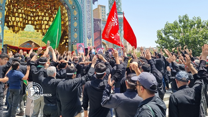 Iranpress: شاهد بالصور والفيديو...إحياء مراسم عاشوراء في كافة أرجاء إيران الإسلامية