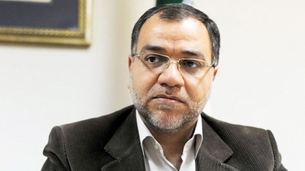 قائد الثورة الإسلامية يعارض حرق الكتب السماوية