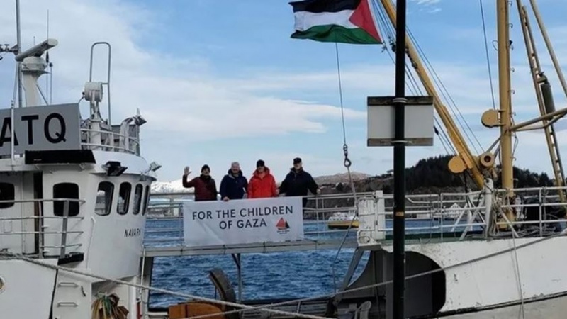 Iranpress: شاهد بالفيديو..سفينة “حنظلة” لكسر حصار غزة ترسو في موانئ بريطانية