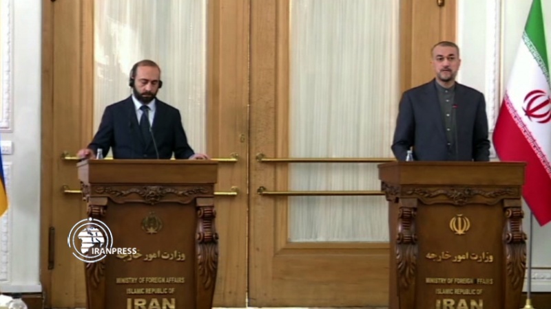 Iranpress: وزير الخارجية: نرحب بمفاوضات السلام بين أرمينيا وجمهورية أذربيجان 