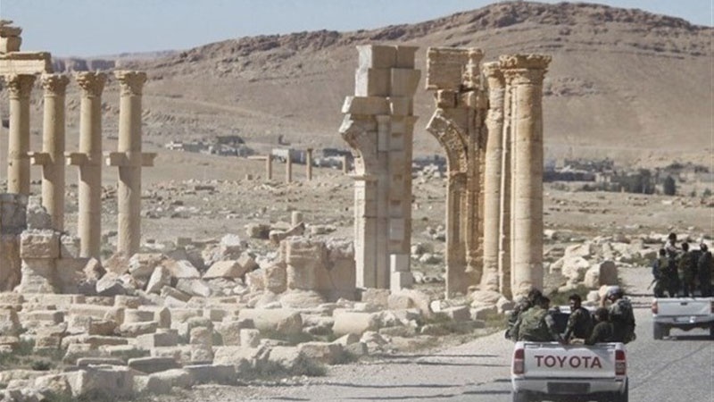 Iranpress: قوات الاحتلال الأمريكي تسرق الآثار السورية