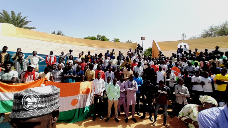 Iranpress: الانقلاب في النيجر ؛ تجمع طلابي ضد فرنسا وأمريكا