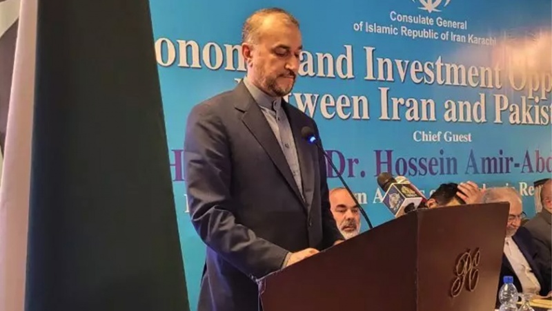 Iranpress: وزير الخارجية: الاقتصادان الإيراني والباكستاني يكمّل بعضهما البعض 