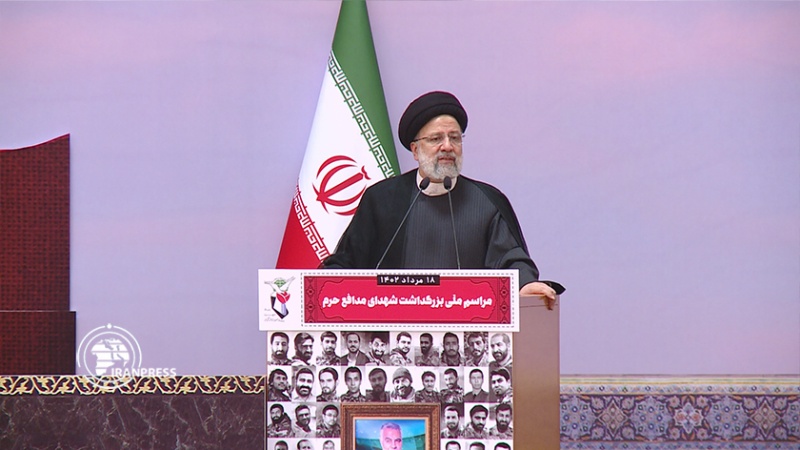 Iranpress: رئيسي : تواجد القوات الإيرانية في أي نقطة من المنطقة يوفر الأمن