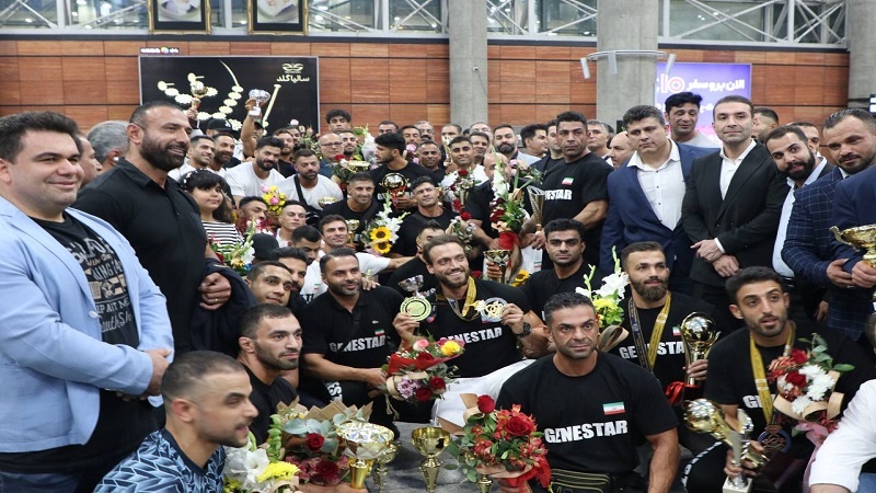 Iranpress: المنتخب الإيراني لكمال الأجسام بطلًا في بطولة آسيا بلبنان