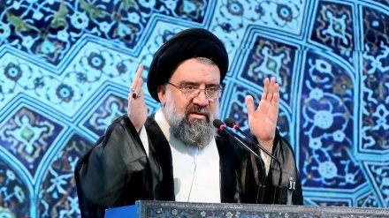 خطيب صلاة الجمعة في طهران يدعو الحكومات العربية المطبعة إلى قطع علاقاتها مع الكيان الصهيوني
