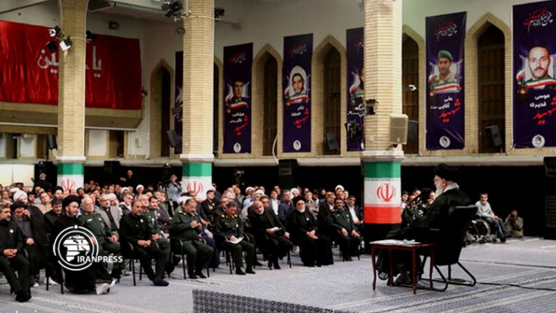 Iranpress: قائد الثورة الإسلامية: طريق المواجهة مع أعداء الثورة هو المقاومة