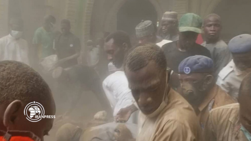Iranpress: 10 قتلى و40 إصابة في انهيار مسجد في نيجيريا + فيديو