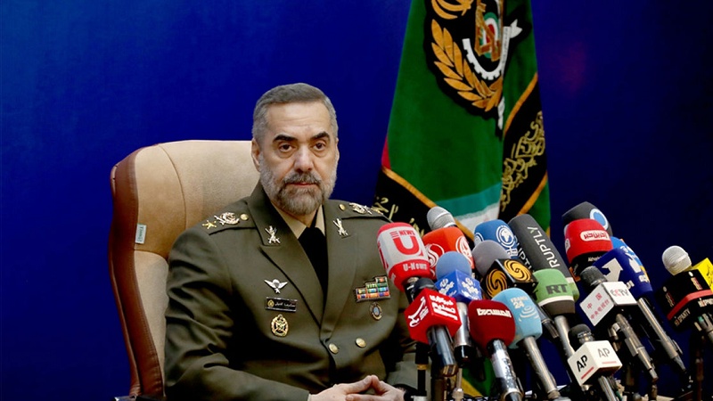 Iranpress: وزير الدفاع: الأعداء في قمة الانهيار