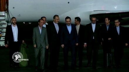 ورود دو ایرانی آزاد شده از زندان‌های آمریکا به تهران