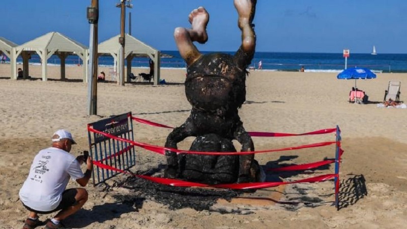 إحراق تمثال بن غريون على شاطئ تل أبيب