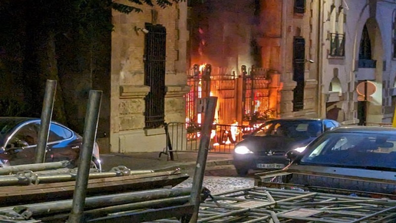 Iranpress: اعتداء على القسم القنصلي بالسفارة الإيرانية في باريس