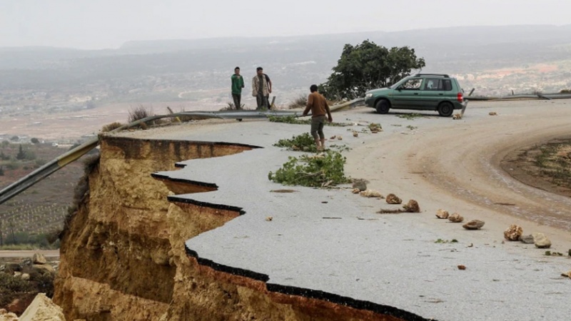 Iranpress: 10 آلاف مفقود جراء الفيضانات في ليبيا
