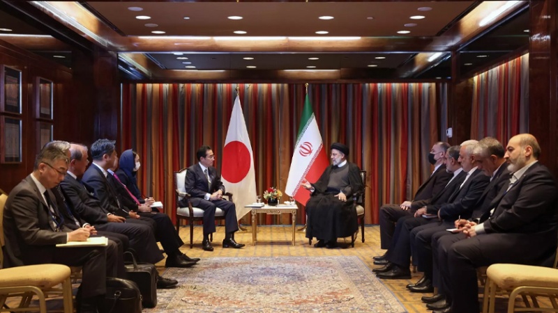 Iranpress: رئيسي يلتقي رئيسي وزراء العراقي والياباني
