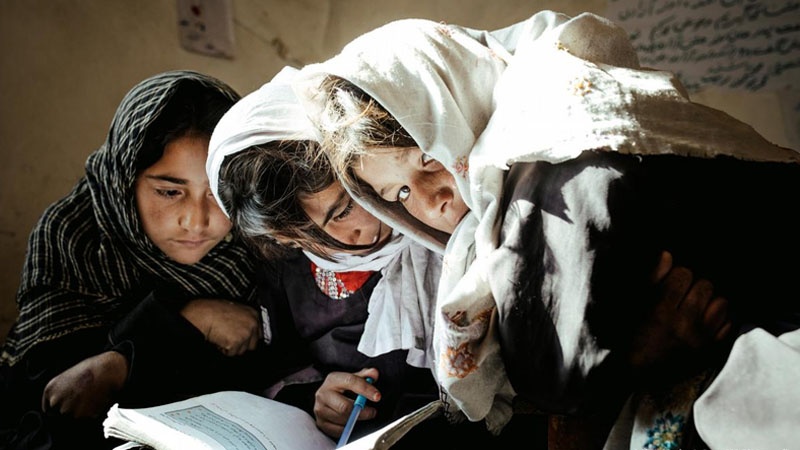 Iranpress: طالبان تمنع الملايين من الأفغانيات من التعليم