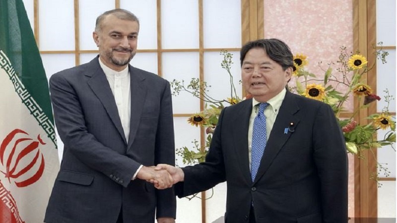Iranpress: مبادرة يابانية لدفع مفاوضات إلغاء العقوبات قدمًا