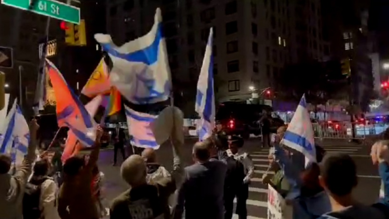 Iranpress: الاحتجاجات تطارد نتنياهو في نيويورك
