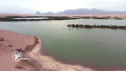 بحيرة ‘كوير يزد’ بحيرة رائعة في قلب الصحراء